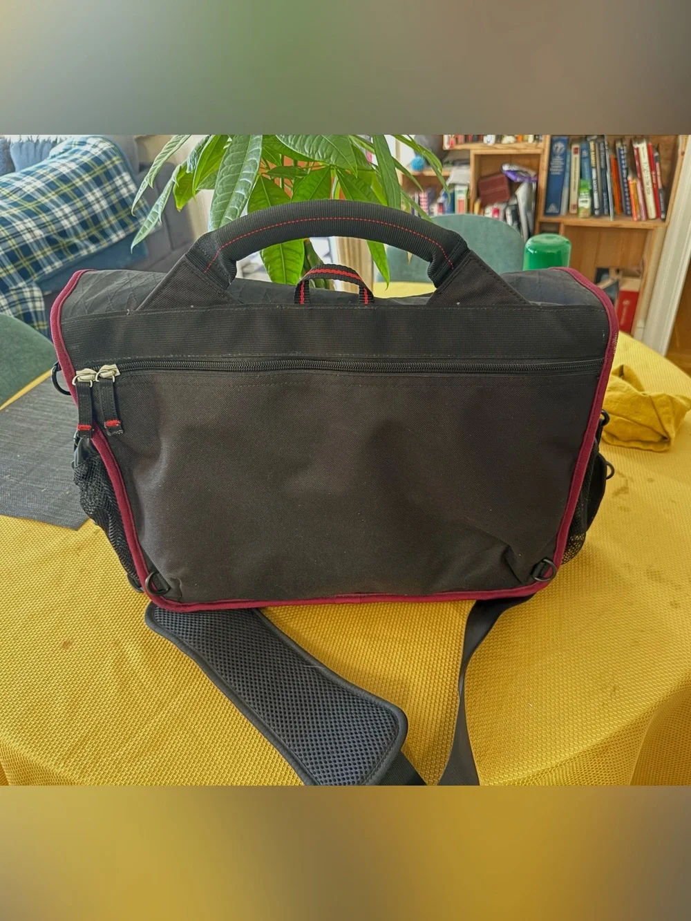 Rickshaw Bags Sutro Messenger bag– Black